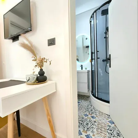 & Fjok Apartment *